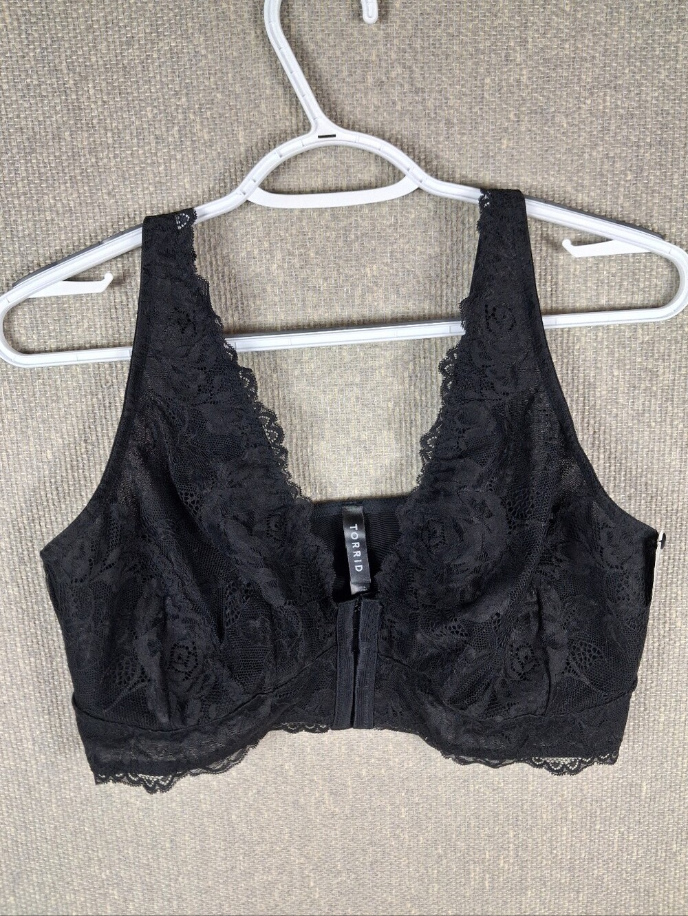 Torrid Lightly Lined Emma Lace Front Close Bralette Black Size 1